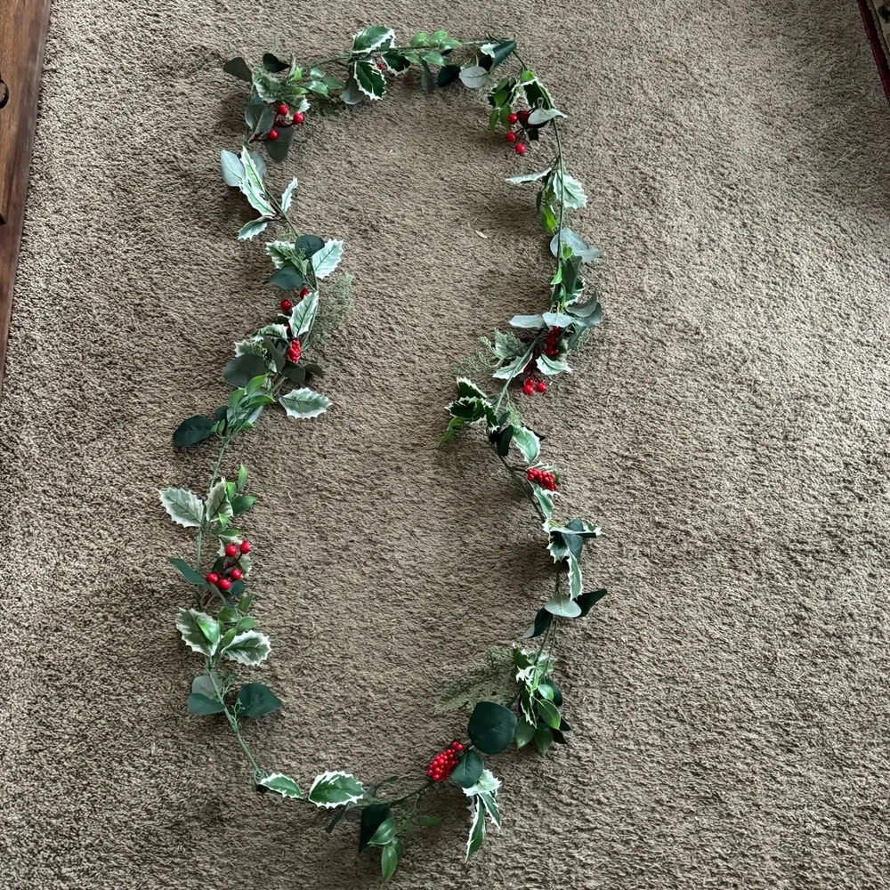 Vintage Christmas Garland Strand ~10 Feet Berries
